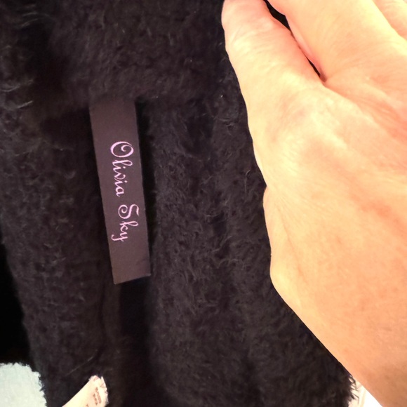 Sweater vest black fuzzy - Picture 7 of 8